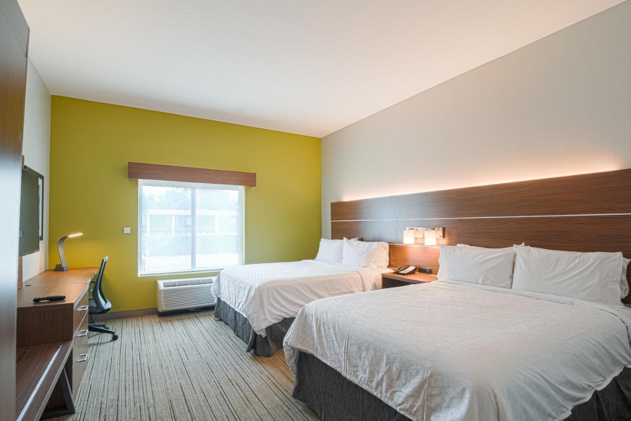 Holiday Inn Express Hotel & Suites Tampa-Usf-Busch Gardens By Ihg Exterior photo