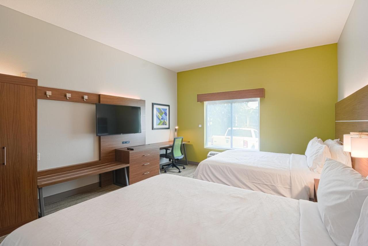 Holiday Inn Express Hotel & Suites Tampa-Usf-Busch Gardens By Ihg Exterior photo
