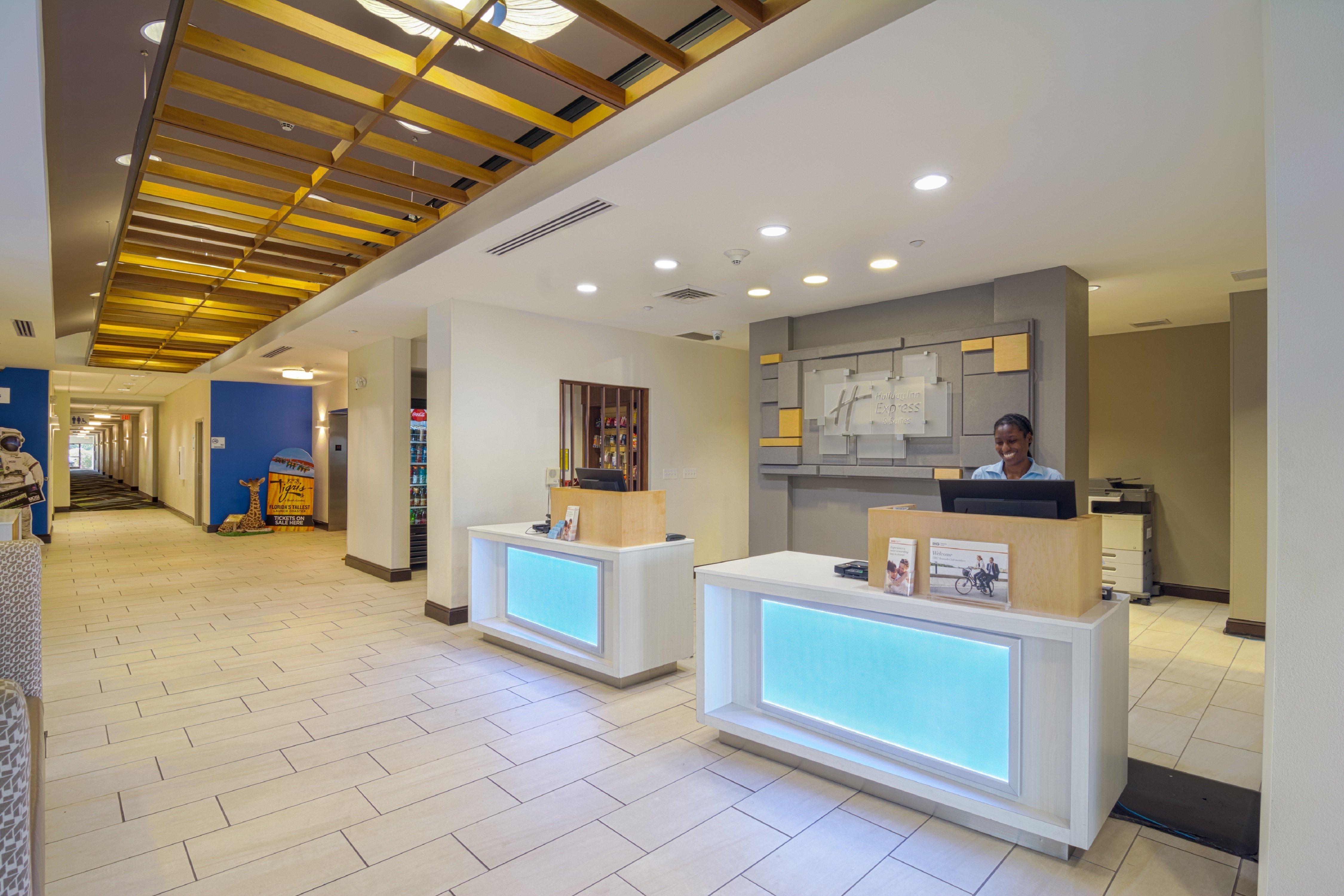 Holiday Inn Express Hotel & Suites Tampa-Usf-Busch Gardens By Ihg Exterior photo