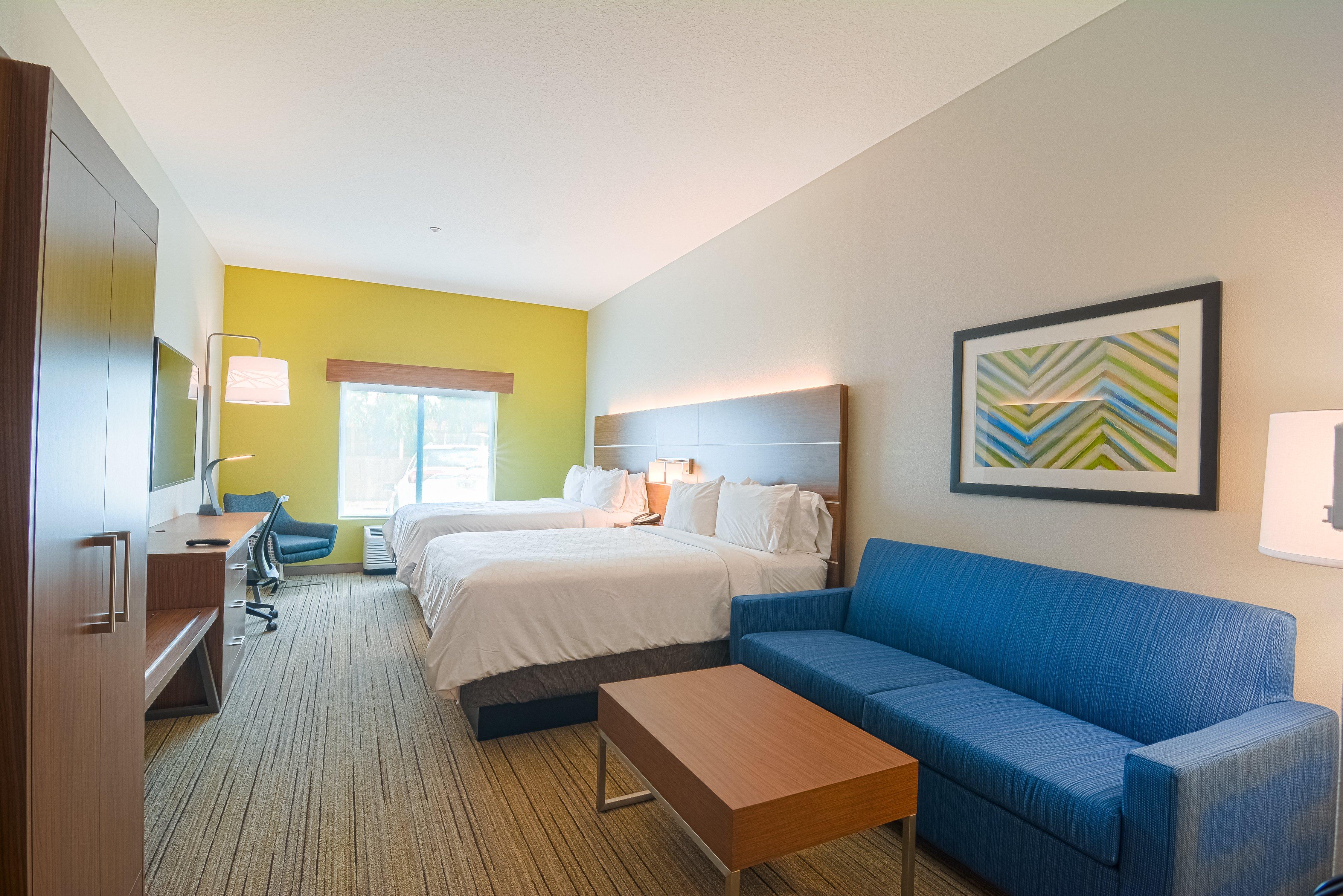 Holiday Inn Express Hotel & Suites Tampa-Usf-Busch Gardens By Ihg Exterior photo
