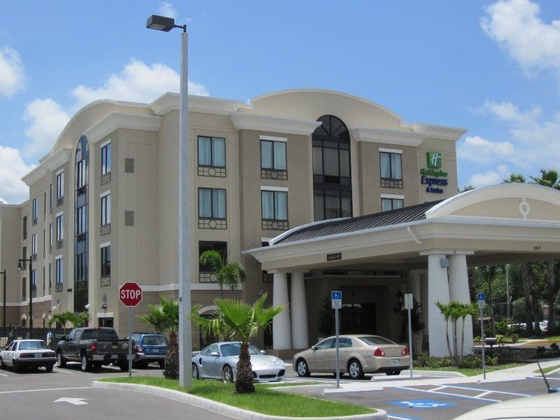 Holiday Inn Express Hotel & Suites Tampa-Usf-Busch Gardens By Ihg Exterior photo